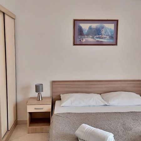 Apartments Nemira Omis Exterior photo