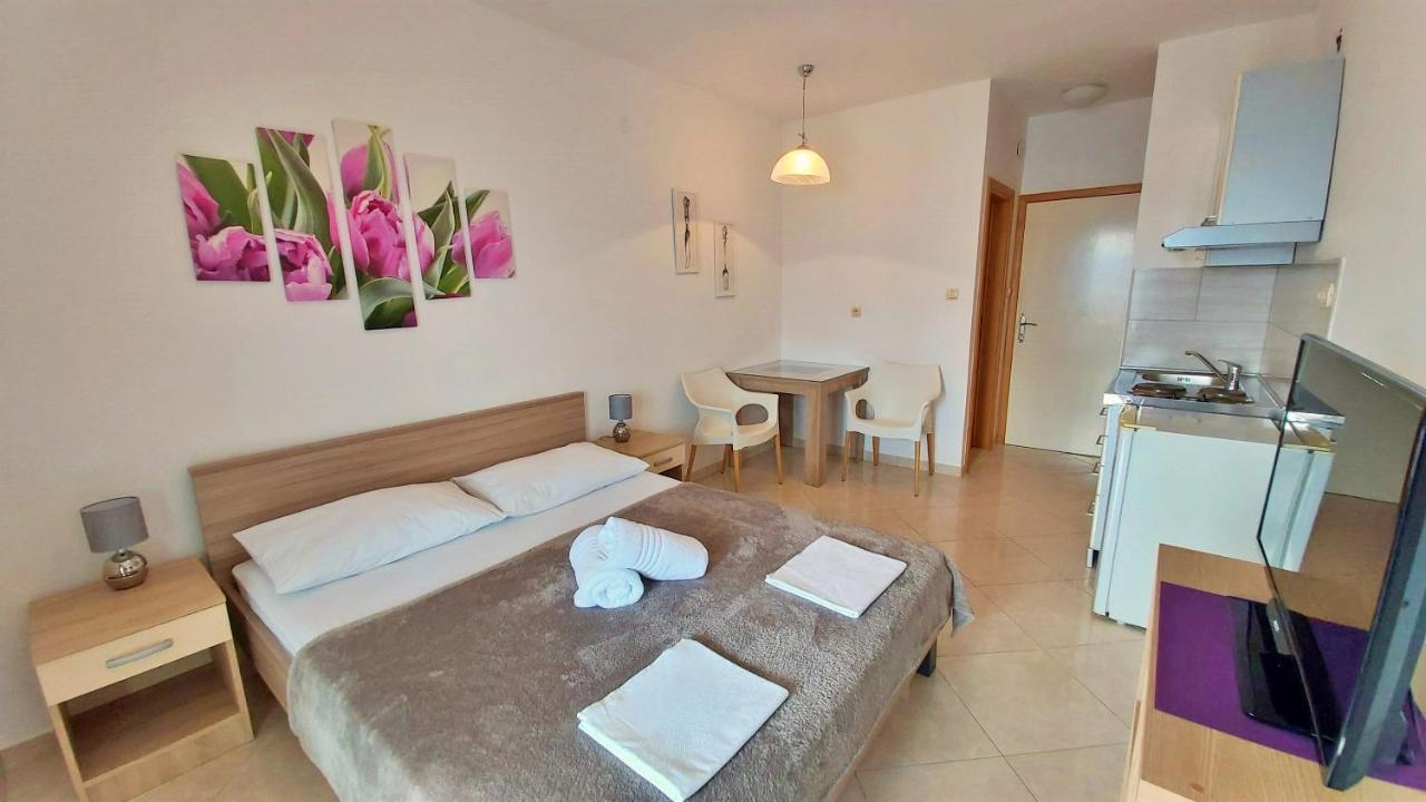 Apartments Nemira Omis Exterior photo