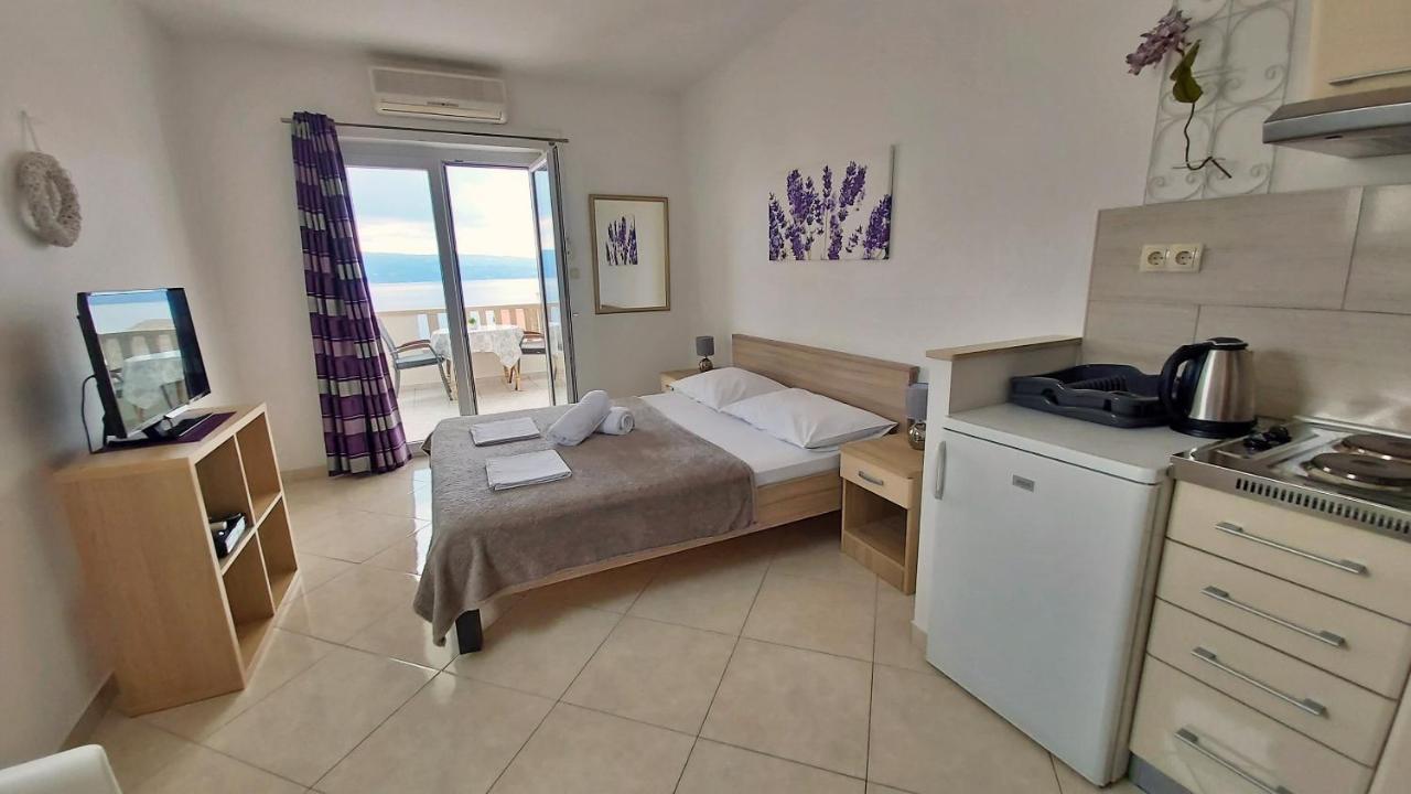 Apartments Nemira Omis Exterior photo