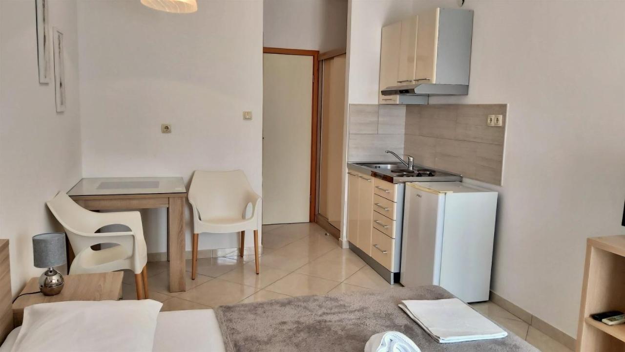 Apartments Nemira Omis Exterior photo