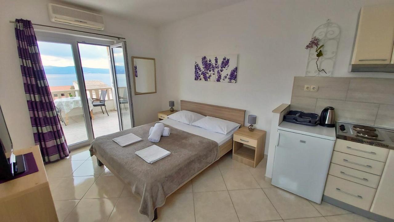 Apartments Nemira Omis Exterior photo
