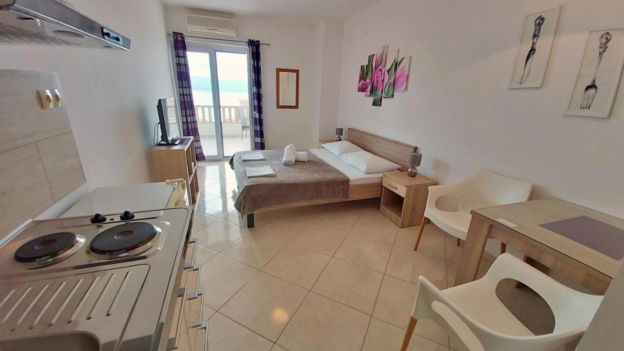 Apartments Nemira Omis Exterior photo