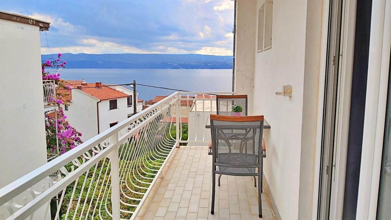 Apartments Nemira Omis Exterior photo