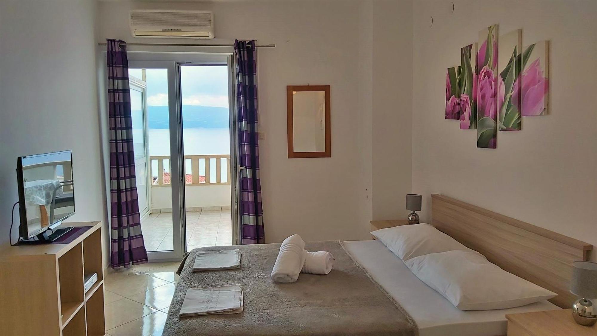 Apartments Nemira Omis Room photo
