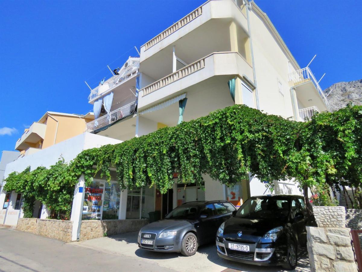 Apartments Nemira Omis Exterior photo